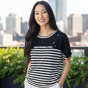 Chicos sz 1 black and off white striped embroidered detail sz medium WT246